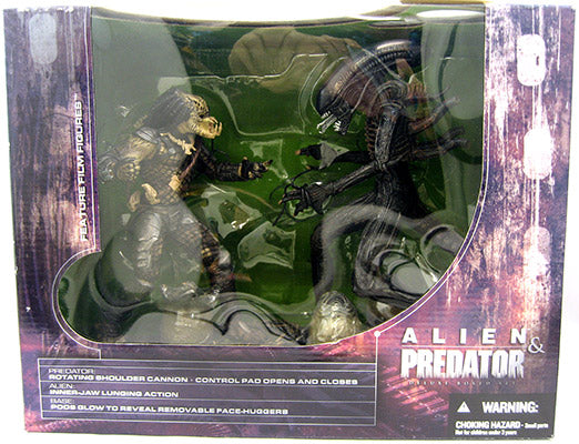 Movie Maniacs 7 Inch Action Figure Series 5 - Alien vs Predator