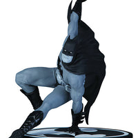 Batman Black & White 6 Inch Statue Figure - Batman by Bryan Hitch