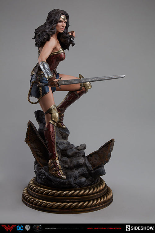 Batman v Superman: Dawn of Justice 20 Inch Statue Figure Premium Format - Wonder Woman Sideshow 300400