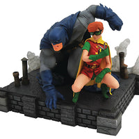 DC Gallery 9 Inch Statue Figure Dark Knight Returns - Batman & Carrie