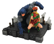 DC Gallery 9 Inch Statue Figure Dark Knight Returns - Batman & Carrie