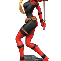 Marvel Gallery Femme Fatales 9 Inch PVC Statue - Lady Deadpool