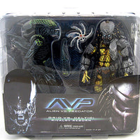 AVP 7 Inch Action Figure 2-Pack Series - Grid Alien vs Celtic Predator (Non Mint Packaging Cracked Clamshell)